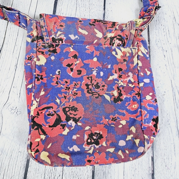 KAVU | canvas rose floral pattern crossbody bag purse - Picture 2 of 11